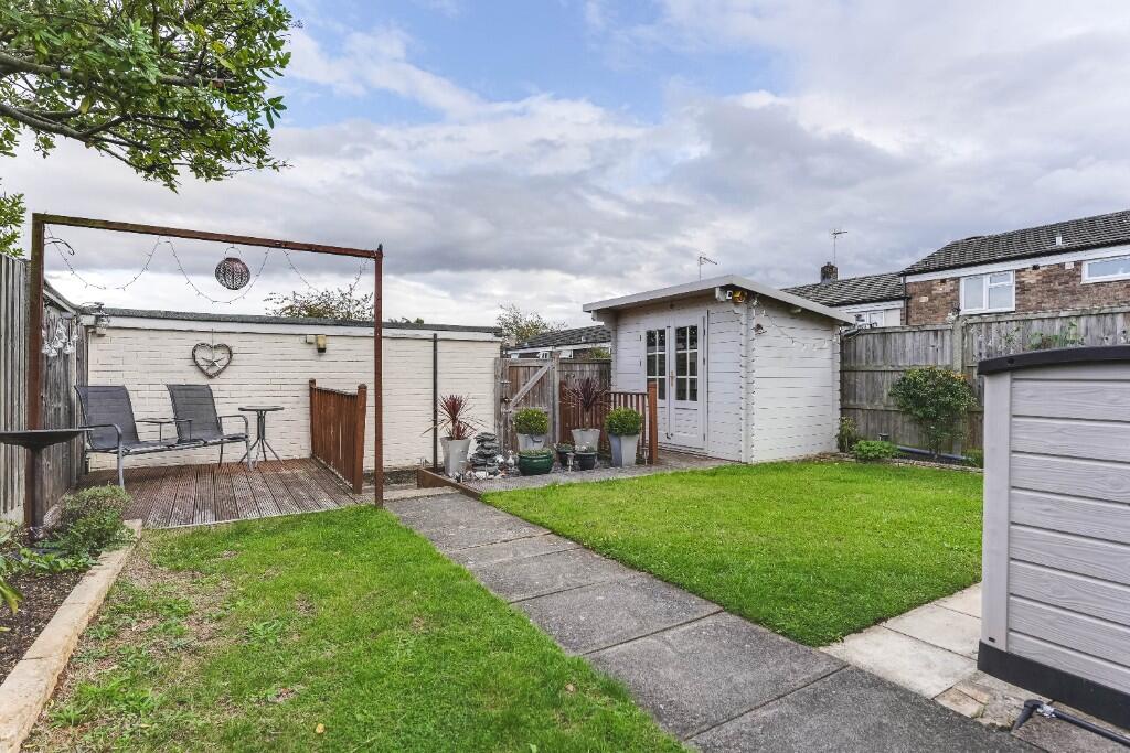 Webb Rise, Stevenage, Hertfordshire, SG1 photo 2