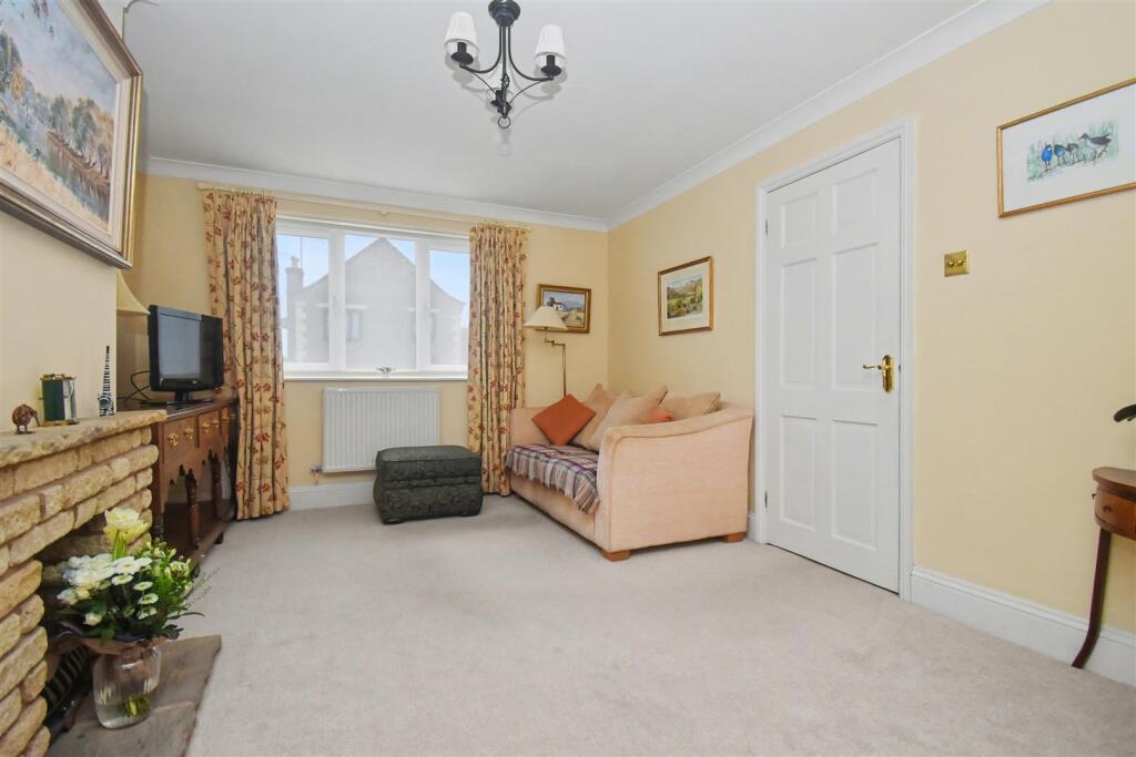 Manor Court, Middleton, Market Harborough photo 4