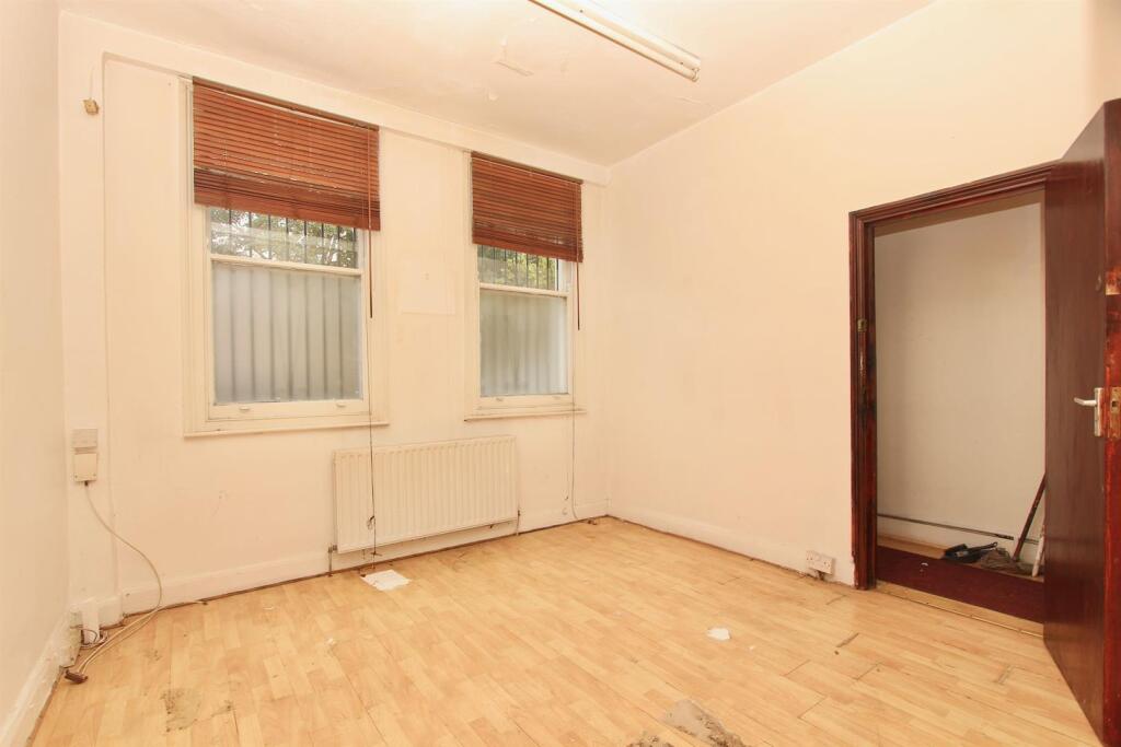 House in London - View 5