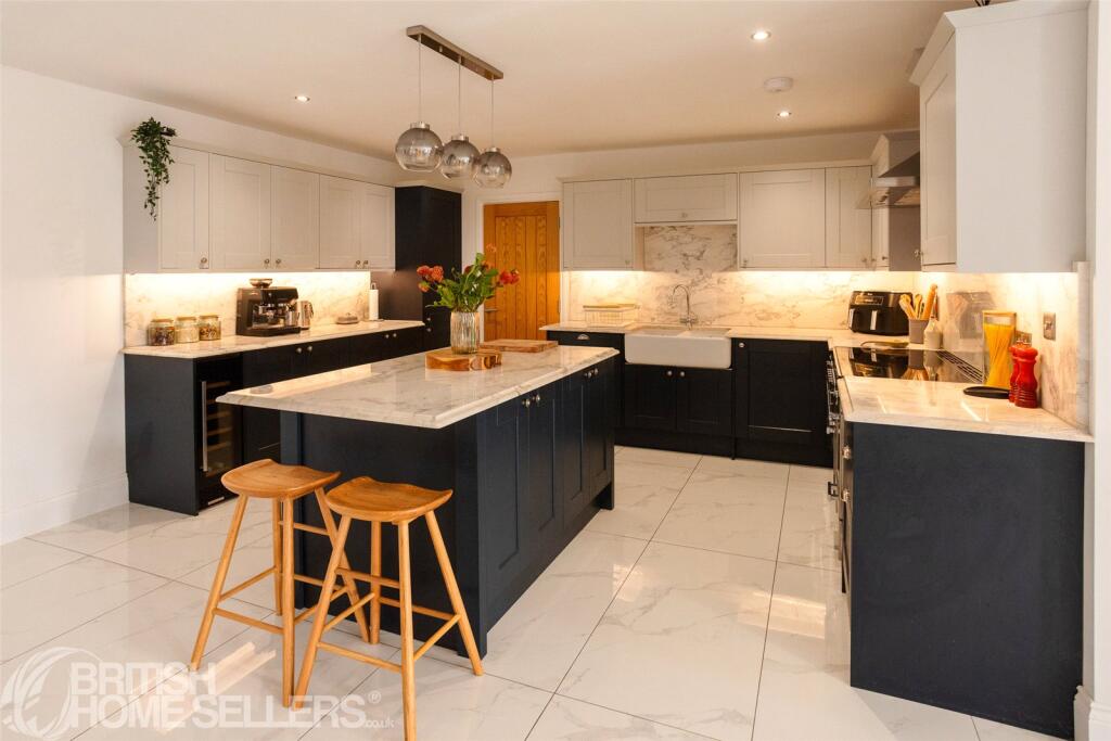 House in Tunbridge Wells, Paddock Wood - View 2
