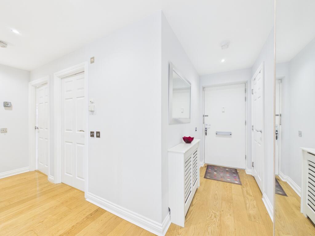 Apartment in Glasgow, South Lanarkshire - View 2