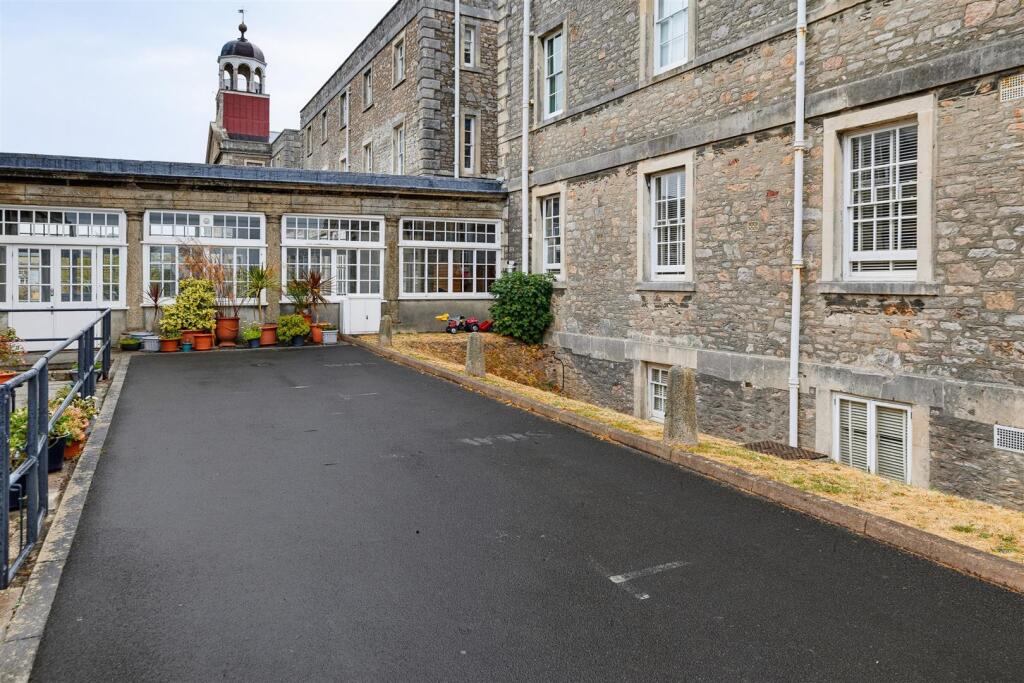 Apartment in Plymouth, Stonehouse - View 4