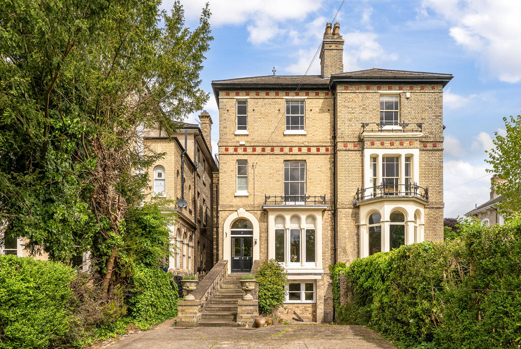 Main image of property: Lindum Terrace, Lincoln, Lincolnshire, LN2 5RP