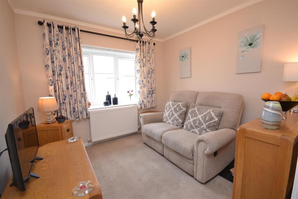House in Rushcliffe, Radcliffe-on-Trent - View 2
