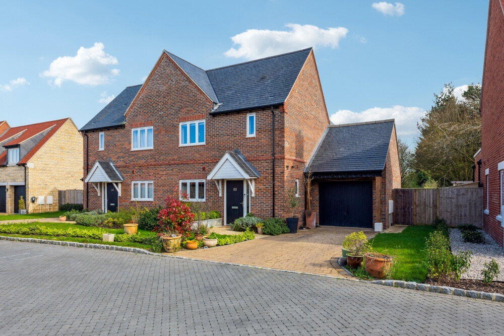 Main image of property: Six Acres, Warborough, OX10 7BS