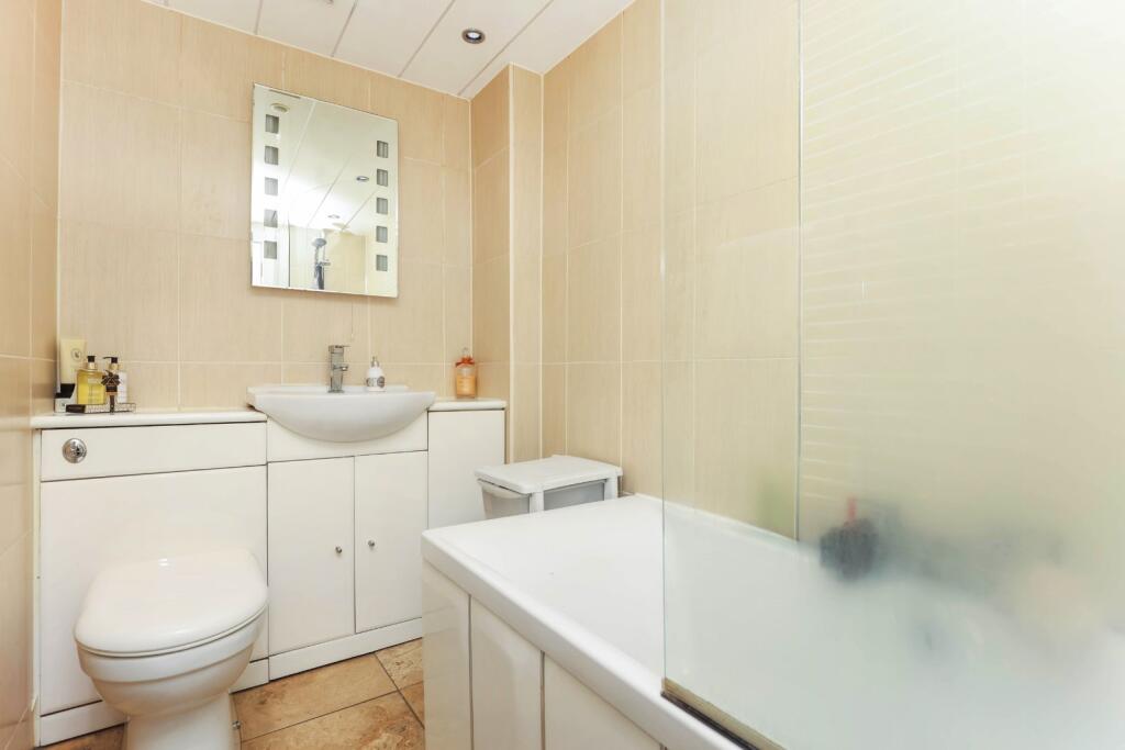 House in Renfrew, Victory Gardens, Dean Park - View 4