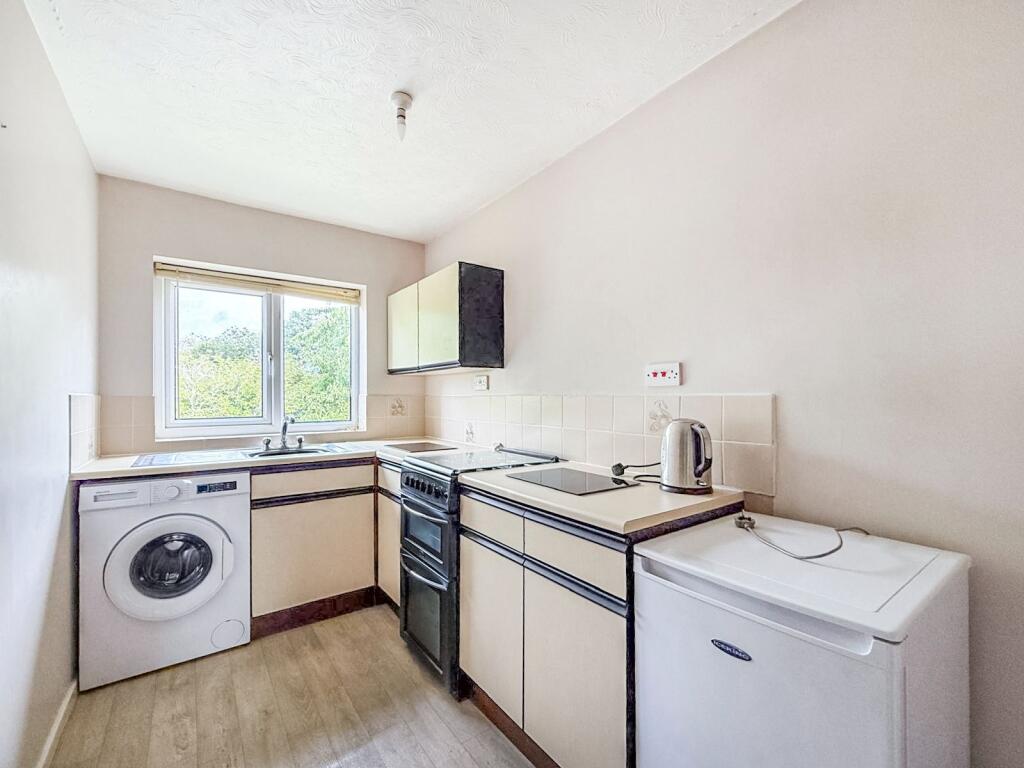 Apartment in Hull - View 4