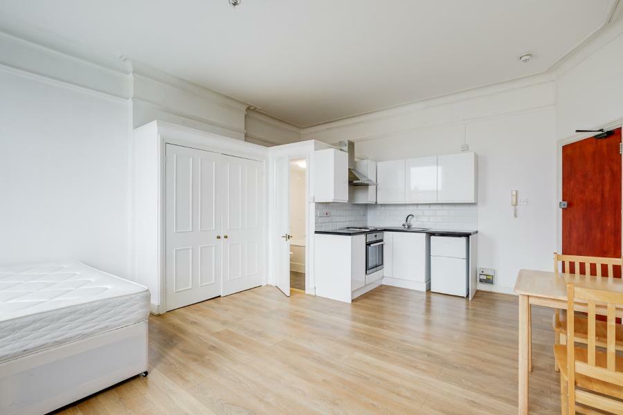 Studio flat for rent