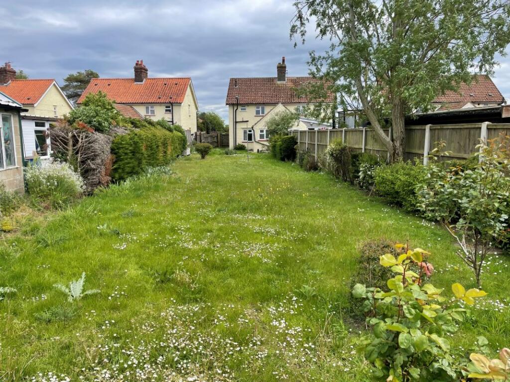 83 Stalham Road, Hoveton, Norwich, Norfolk, NR12 8EF photo 2