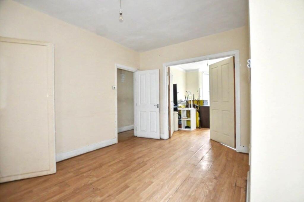 House in London - View 3