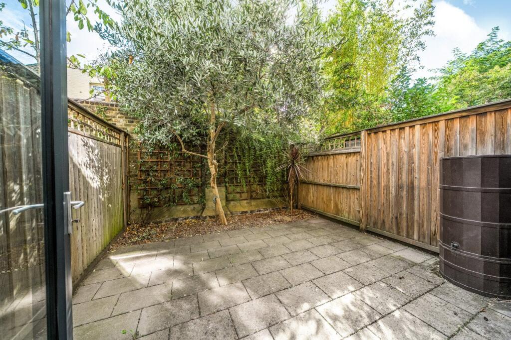 House in London - View 5