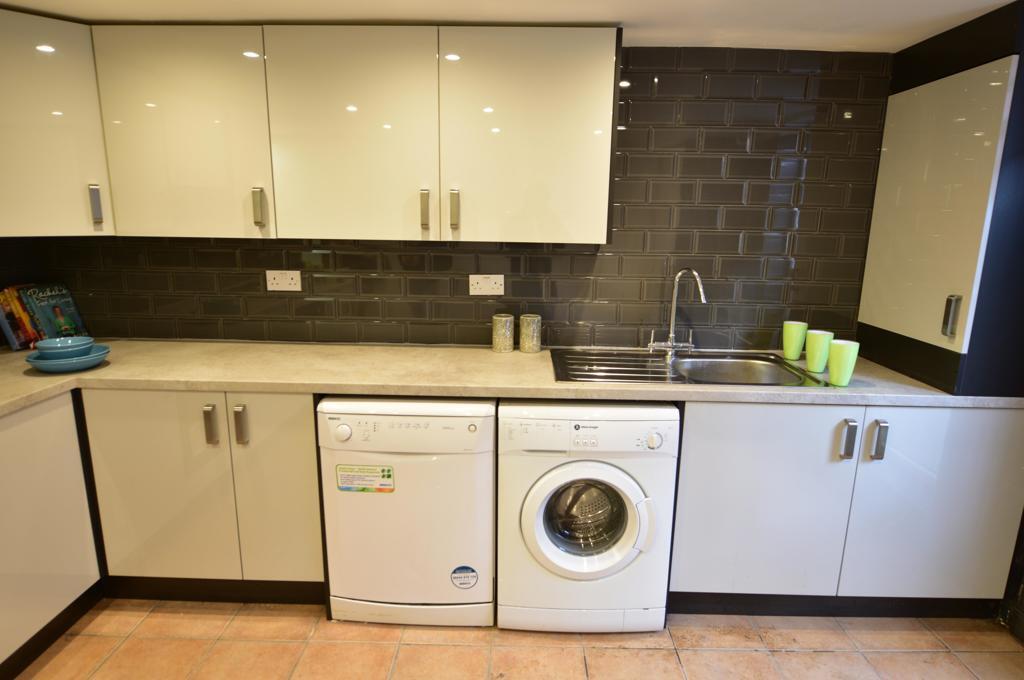 House in Leeds - View 2