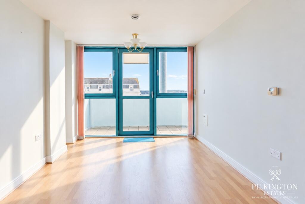 24 The Crescent, Plymouth, Devon, PL1 photo 4