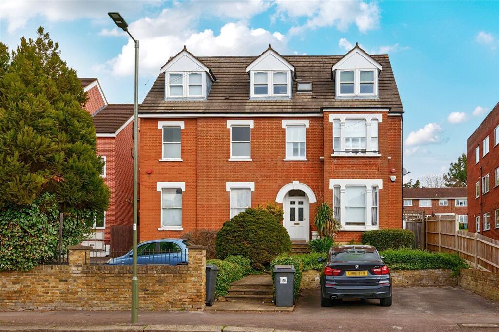 2-bed flat on Park Road, New Barnet, EN4, £400,000