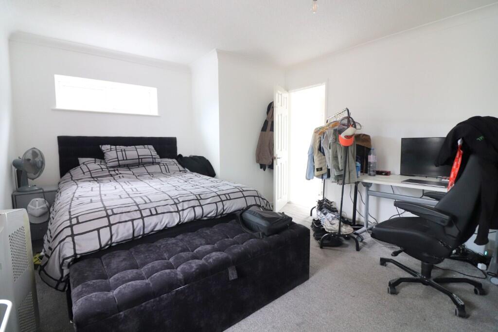 Sunningdale, Luton, Bedfordshire, LU2 7TF - View 6