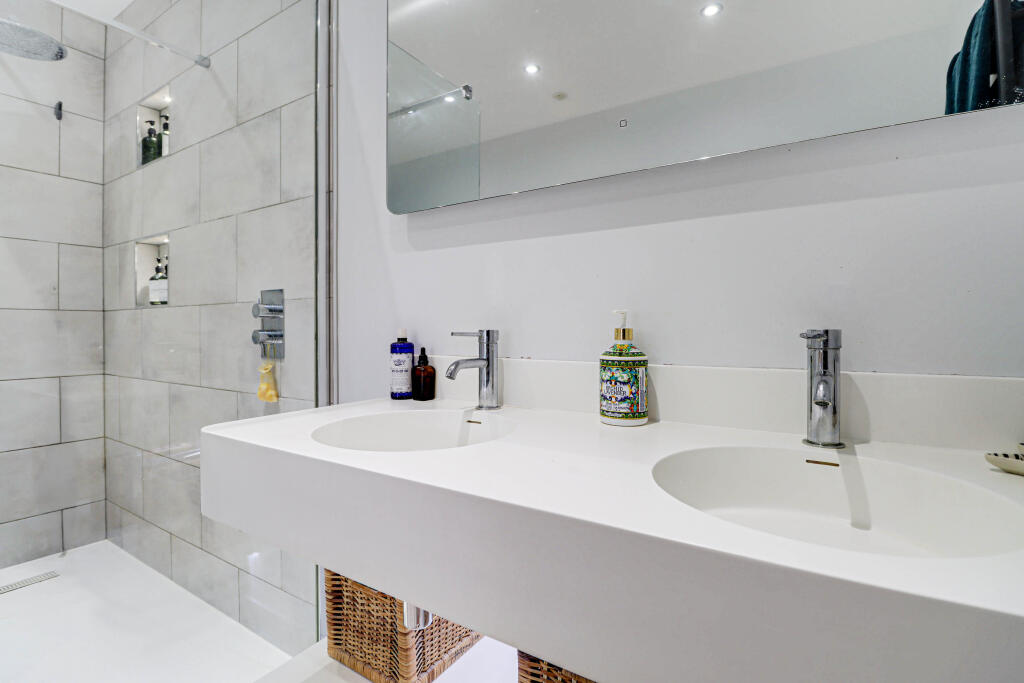 Additional image 15 of Beningfield Drive, London Colney, AL2