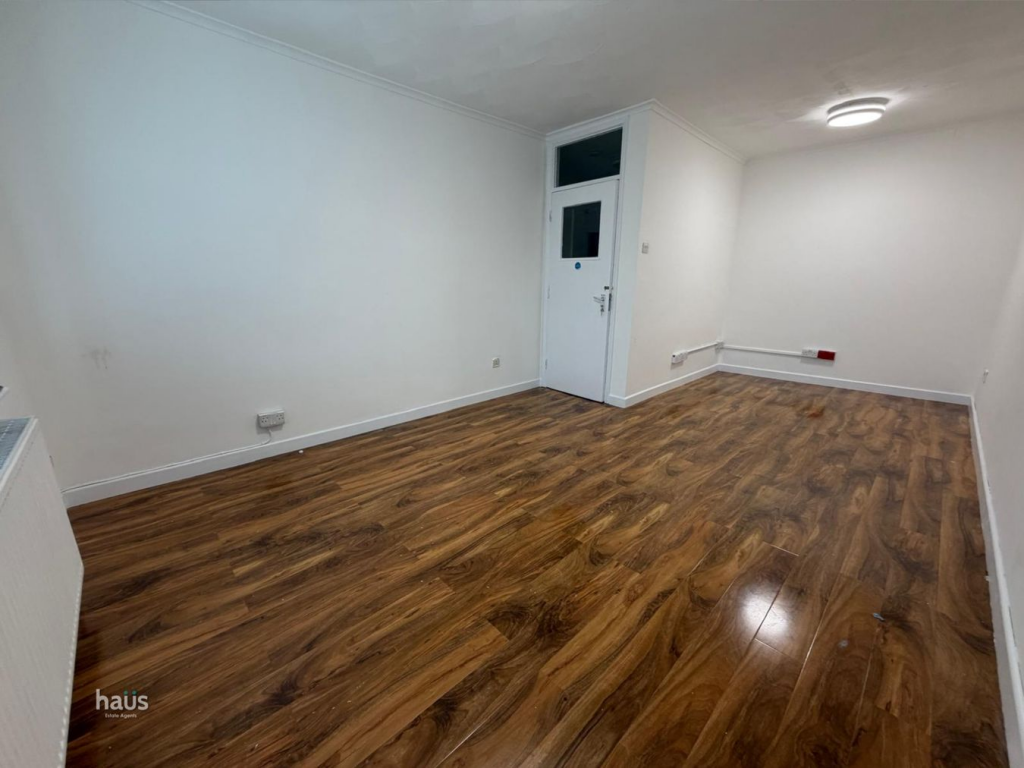 Apartment in Chatham, Walderslade - View 4