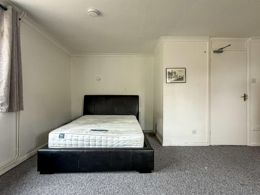 Main image of property: Room 3, St. Marys Square
