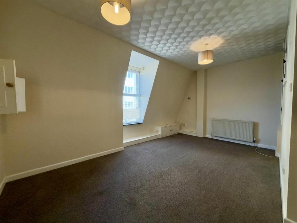 Apartment in Portsmouth - View 3