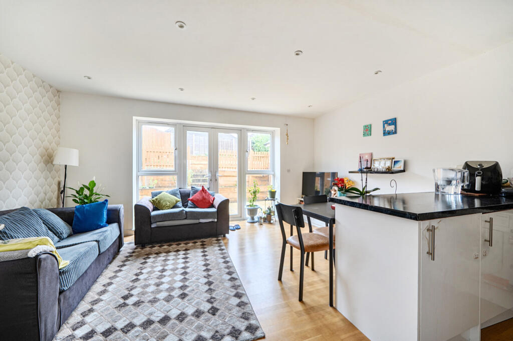 House in Hemel Hempstead, Chesham - More