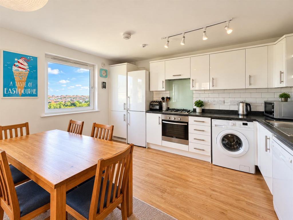 Apartment in Eastbourne, Regency Park, St Anthony's Hill - View 4