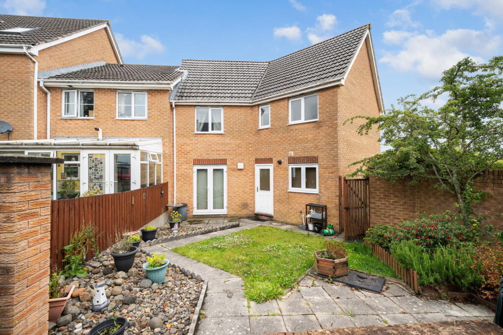 Main image of property: Keighley Road, Illingworth, Halifax, HX2 9NJ