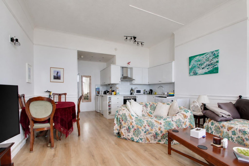 Apartment in Brighton - View 3