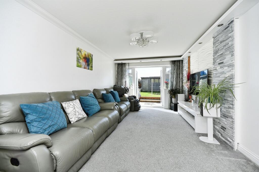 Friars Avenue, Peacehaven photo 5