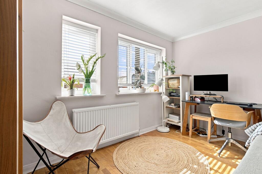 Apartment in Slough - More