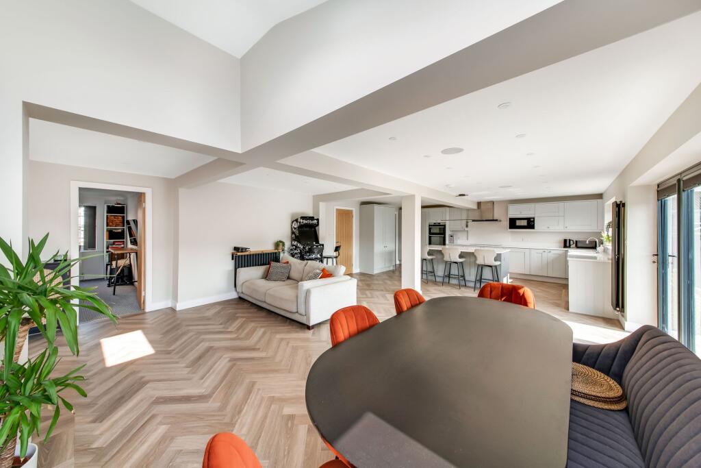 Eleven, Highfields, Netherton, WF4 photo 4