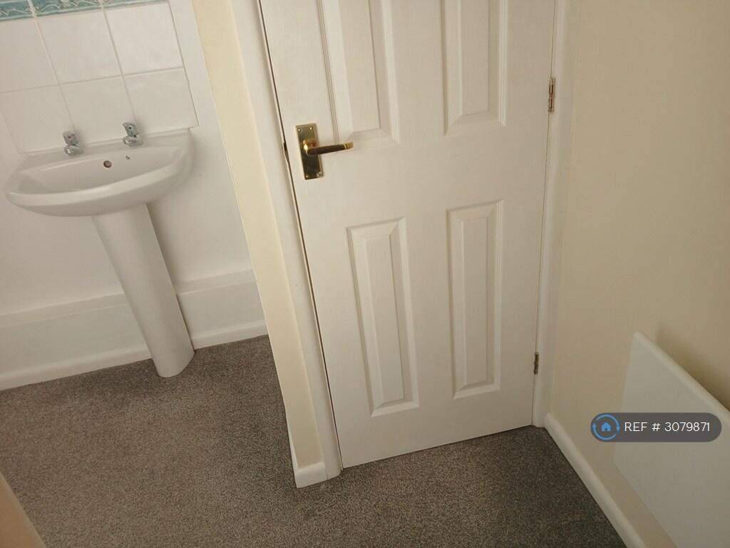Apartment in Worcester, Worcestershire - View 5
