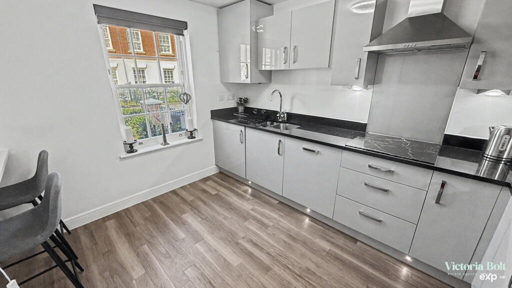 House in Plymouth, Brixton - More