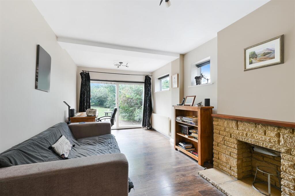 House in Sutton - View 3
