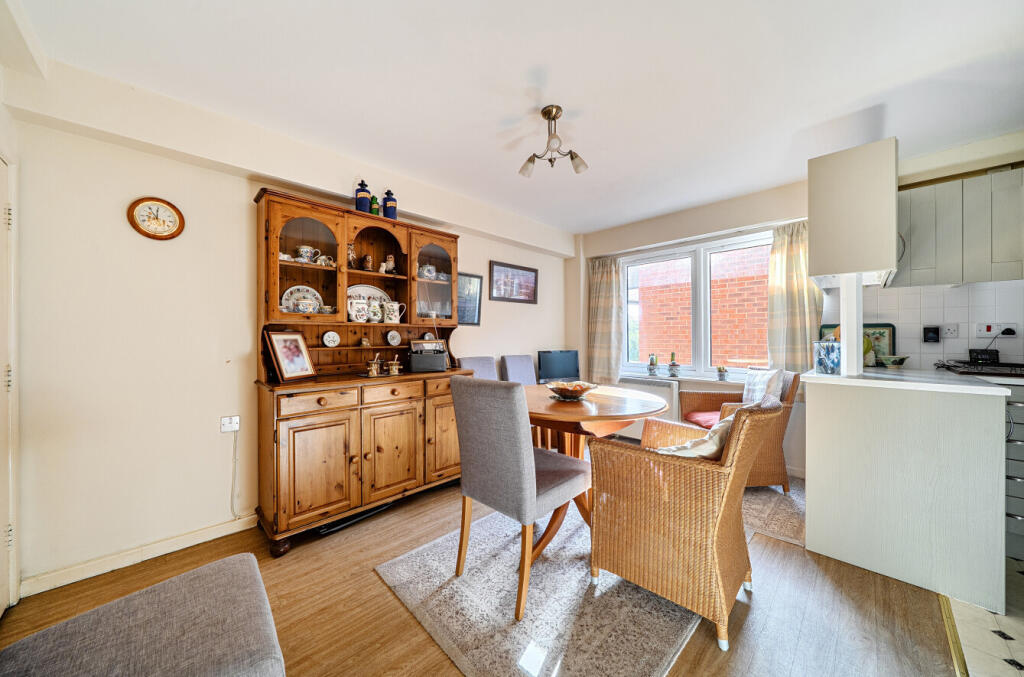 Apartment in Tewkesbury - View 3