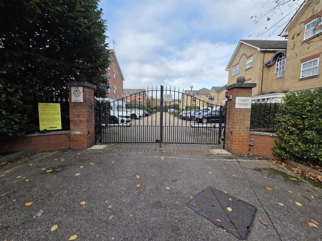 Main image of property: Harper Close, Oakwood, London, N14