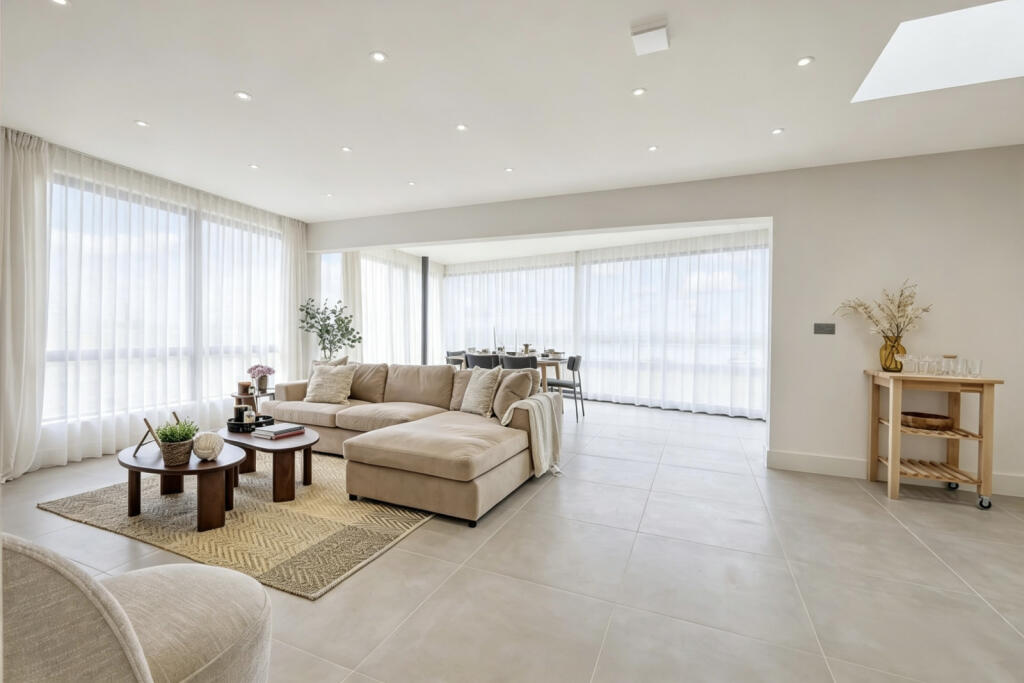 House in Rochford, Hullbridge - View 4