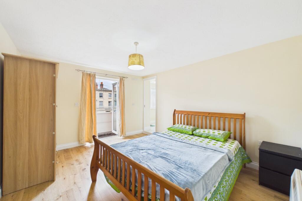 Apartment in Reading - View 4