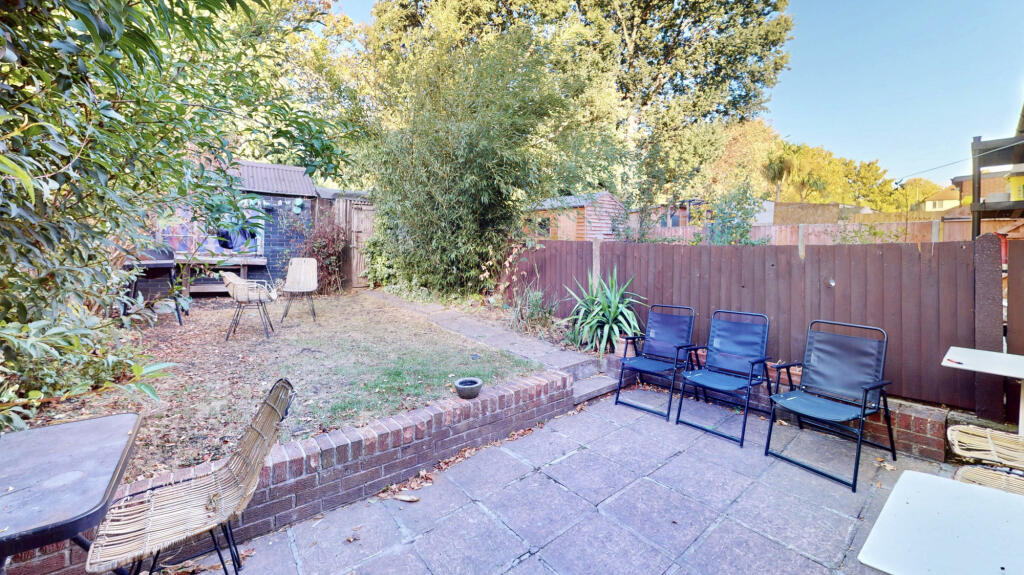 House in London, Park Royal - View 3