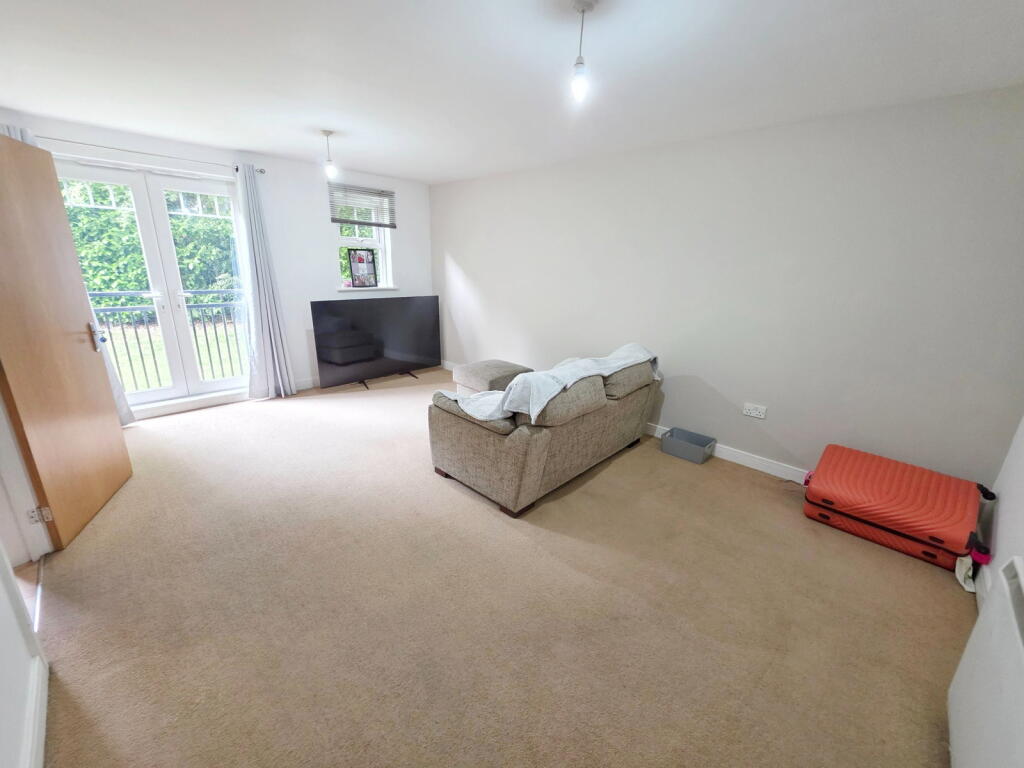 Apartment in Sheffield, Halfway - View 3