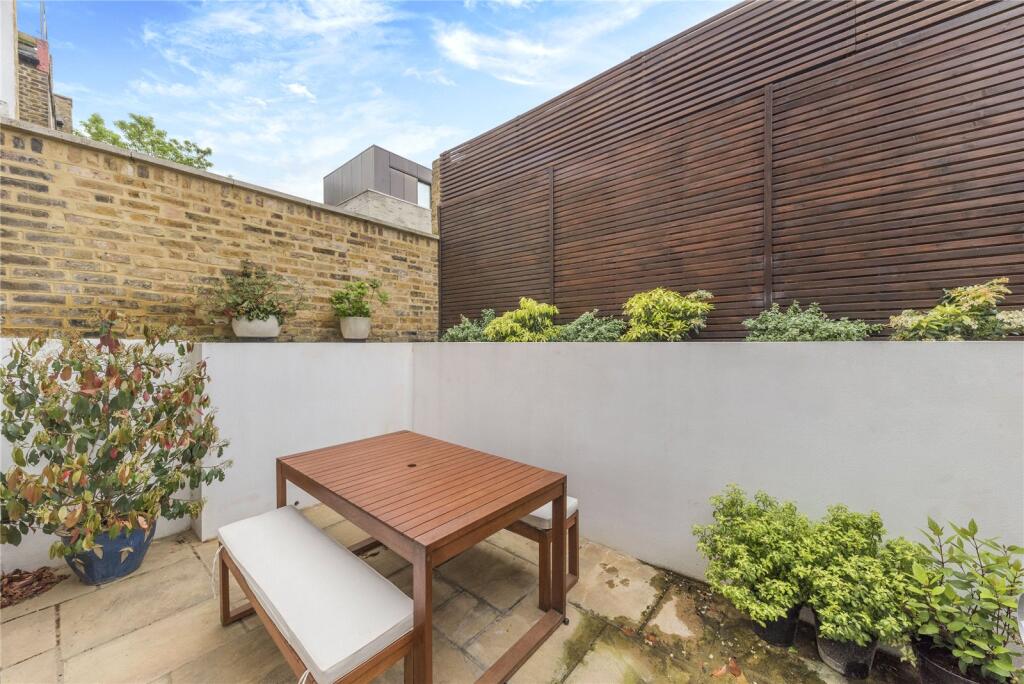 Apartment in London - More