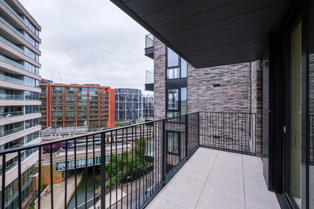 Apartment in London - More