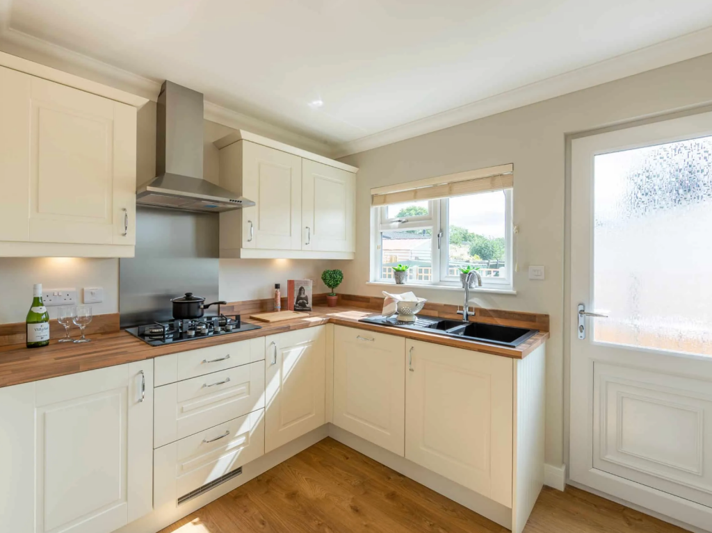 House in Tendring, Sacketts Grove Park Homes, Jaywick - View 3