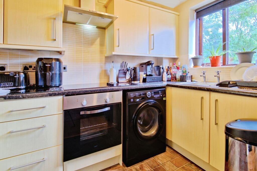 Apartment in Southend-on-Sea - More