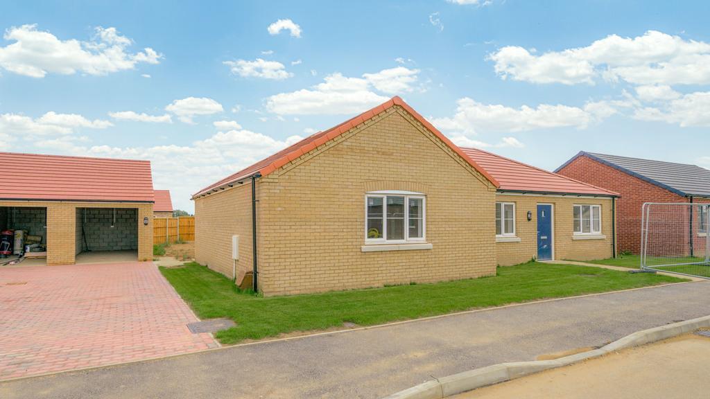 3-bed bungalow on The Elms, Emneth, Wisbech, Norfolk, PE14 0DY, £355,000