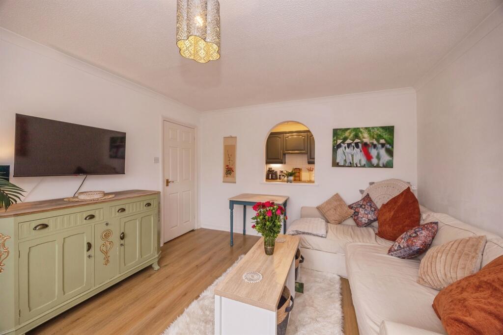 Apartment in Havant, Hampshire - View 2