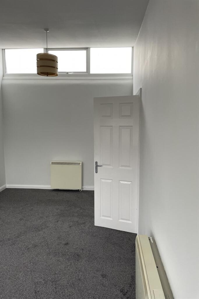 Apartment in Stockport, Bramhall Moor - View 4