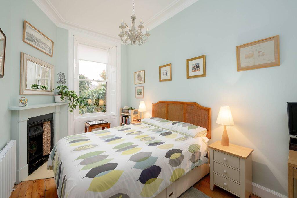 Apartment in Edinburgh - More