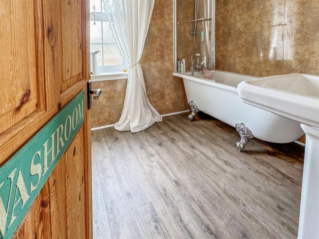 House in Yapton, Bilsham - More