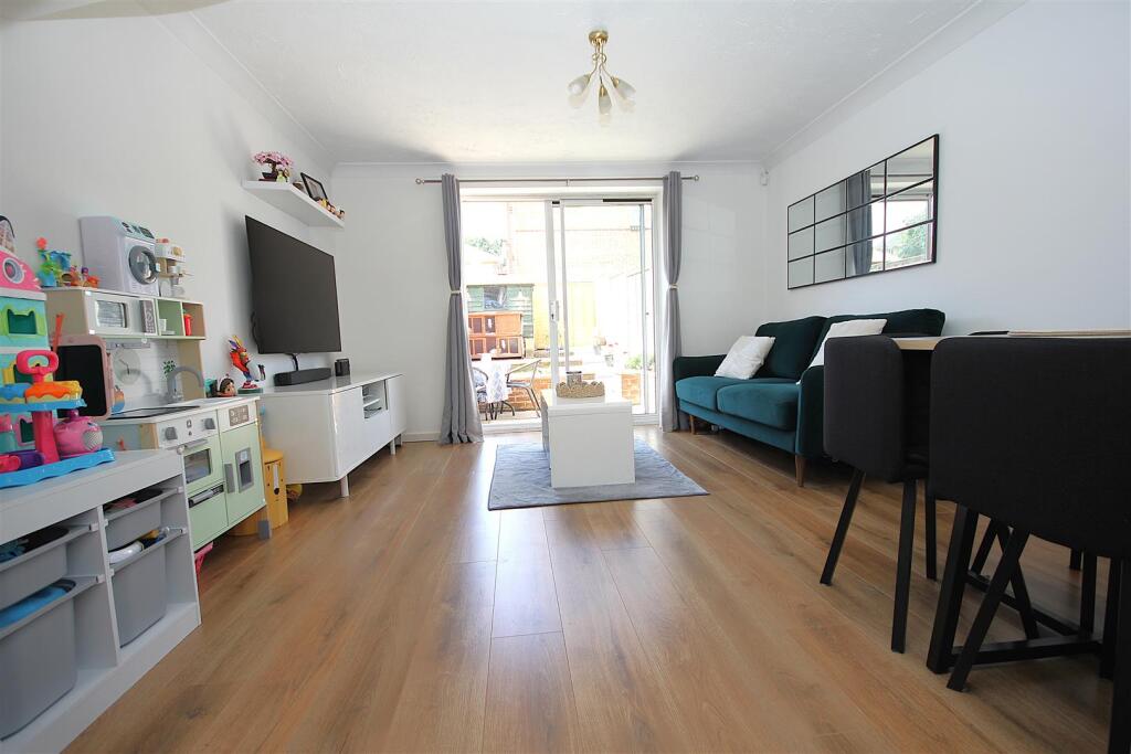 Saffron Way, Whiteley - View 5