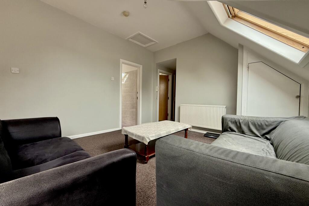 Apartment in Cardiff, Cyncoed - View 3